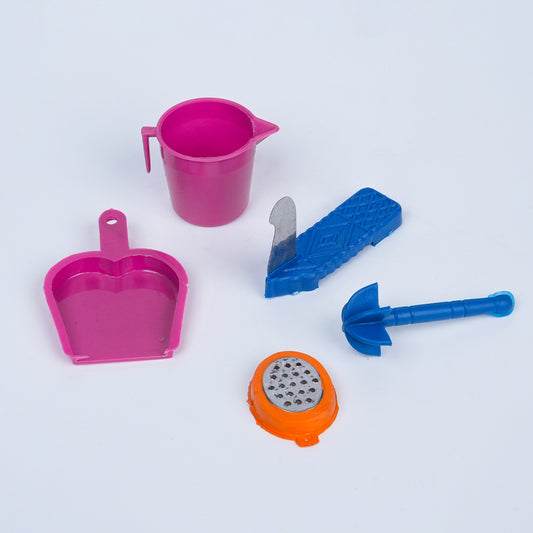 Plastic items (5 Pcs)